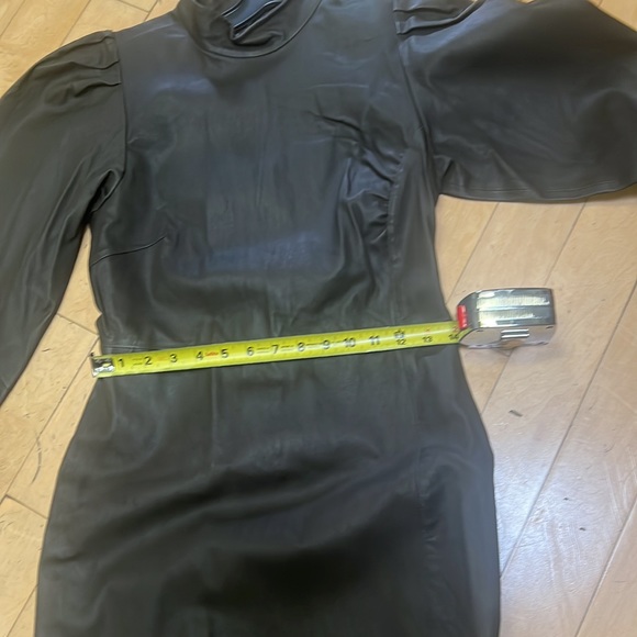 GESTUZ
VILEAGZ LEATHERDRESS
DK 38
Dark Olive NWT - Picture 15 of 15